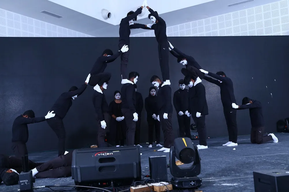 Mime performance by employee